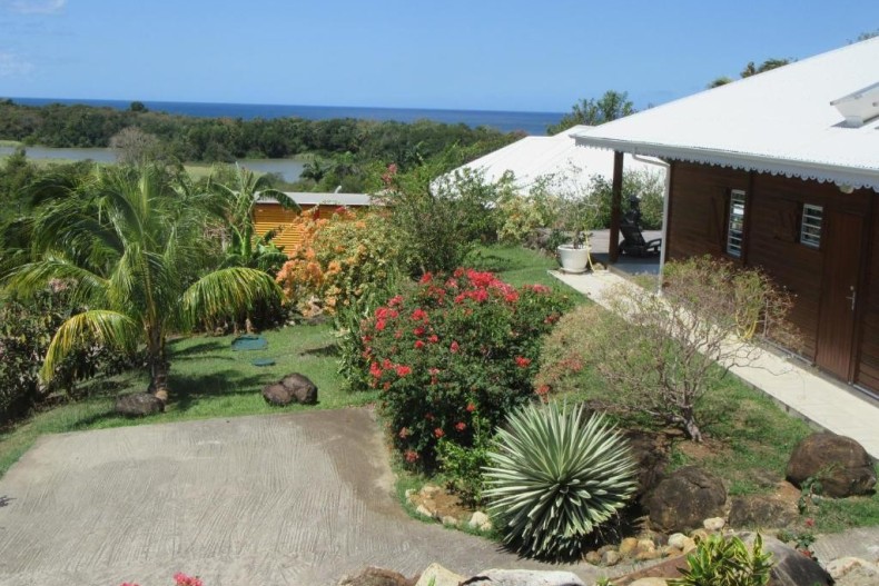 Villa Au Bout du Rêve - le jardin et la villa